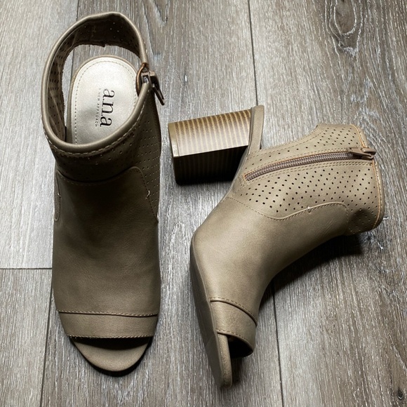 a.n.a A New Approach Women’s Brown Peep Toe Booties Tasha 7M - Picture 6 of 16